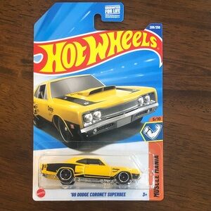 Mattel Hot Wheels '69 Dodge Coronet Superbee - Yellow and Black